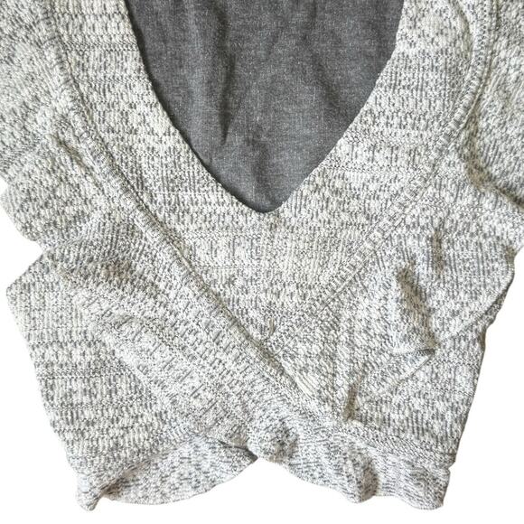 Kimchi Blue V-Neck Knit Crop Top Flutter Sleeve Tie Back Grey White Womens Sz XS - Picture 5 of 10